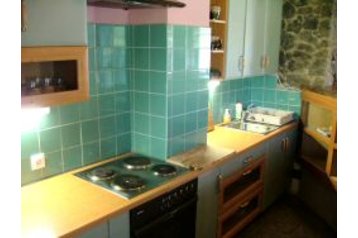 Letonia Privát Launkalne, Exterior